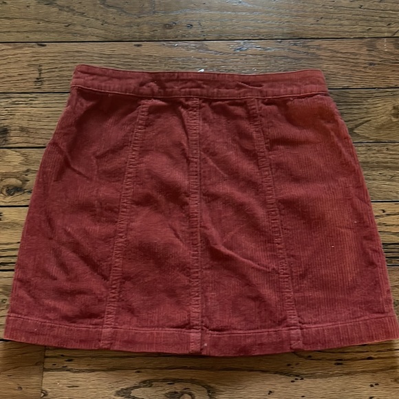 size XS Forever 21 maroon zipper mini skirt - Picture 3 of 4